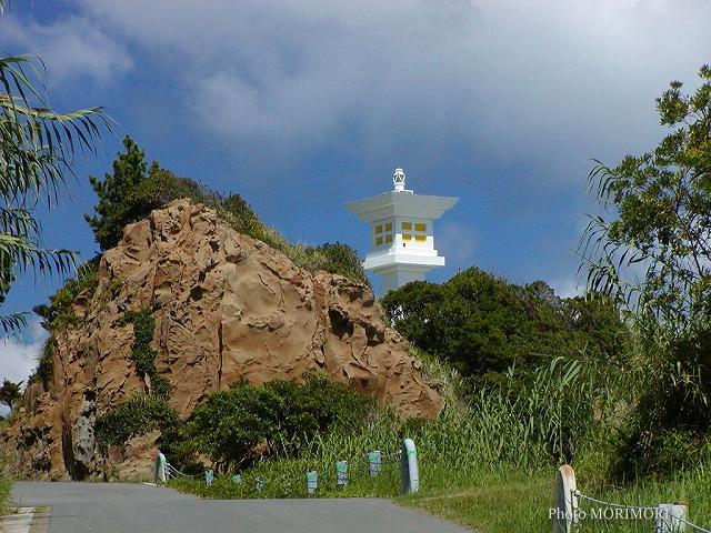 鵜戸岬の石灯篭型灯台　02